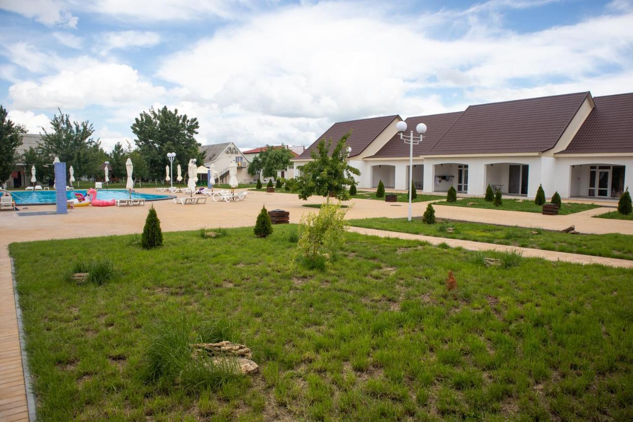 База Відпочинку "Сонячна" Primorskoye Exterior photo