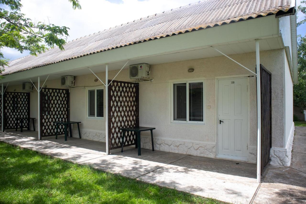 База Відпочинку "Сонячна" Primorskoye Exterior photo